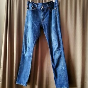 Levi dark wash 511